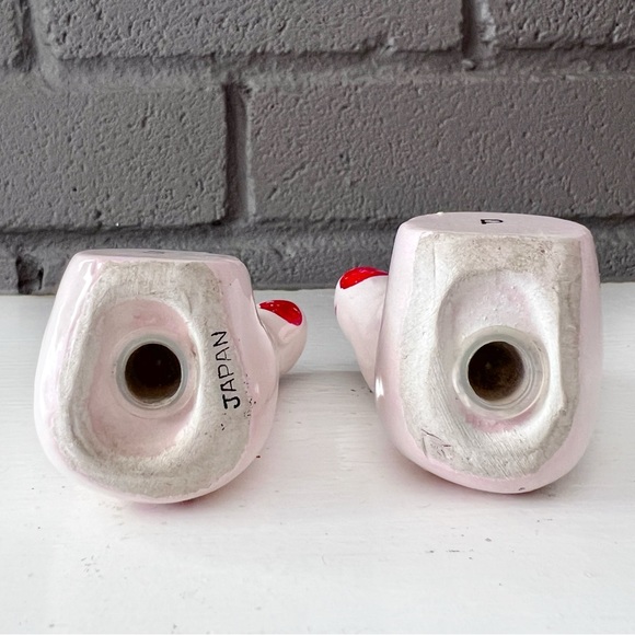 VINTAGE Quirky Feet & Toes Kicking Around in Iowa Salt & Pepper Shaker Set Pair - Picture 7 of 8